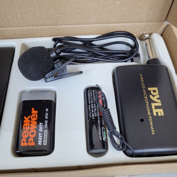Pyle Lavalier Wireless Microphone System Model: PDWM96 - Picture 11 of 16
